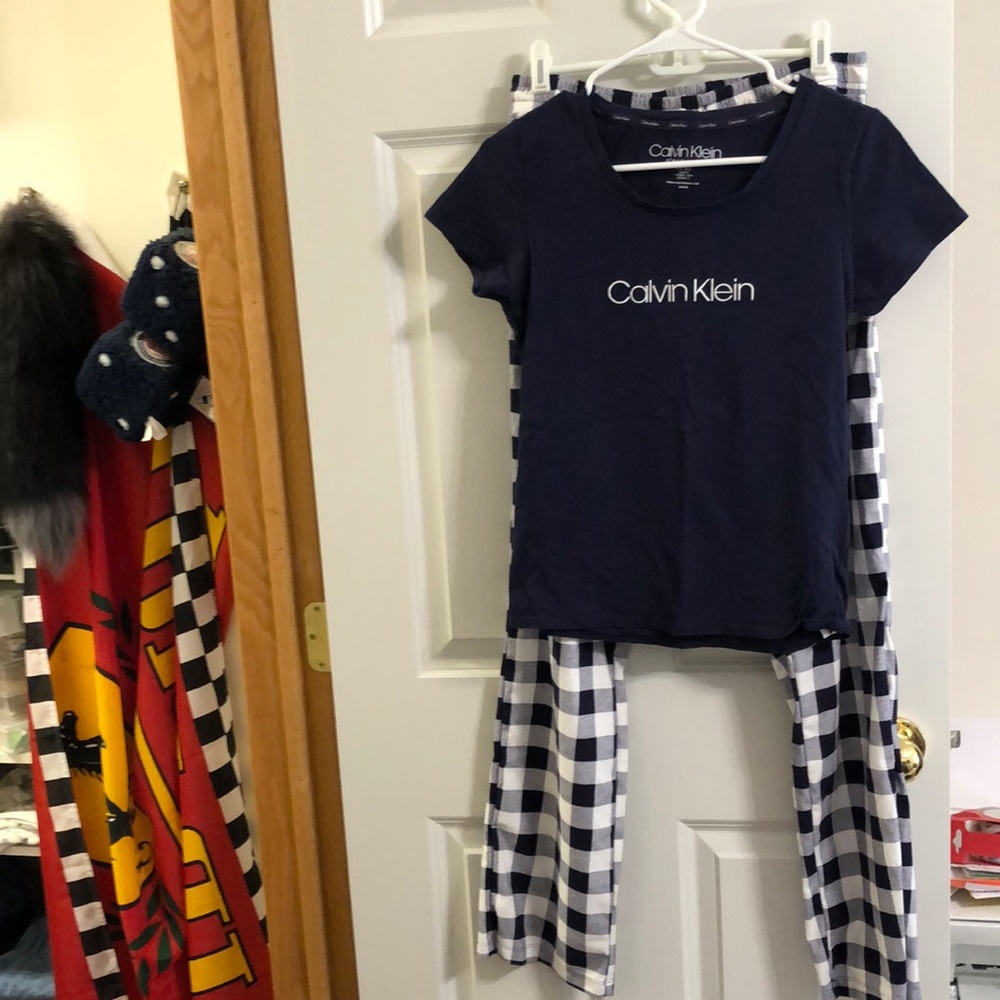 Small calvin klein sleep set
